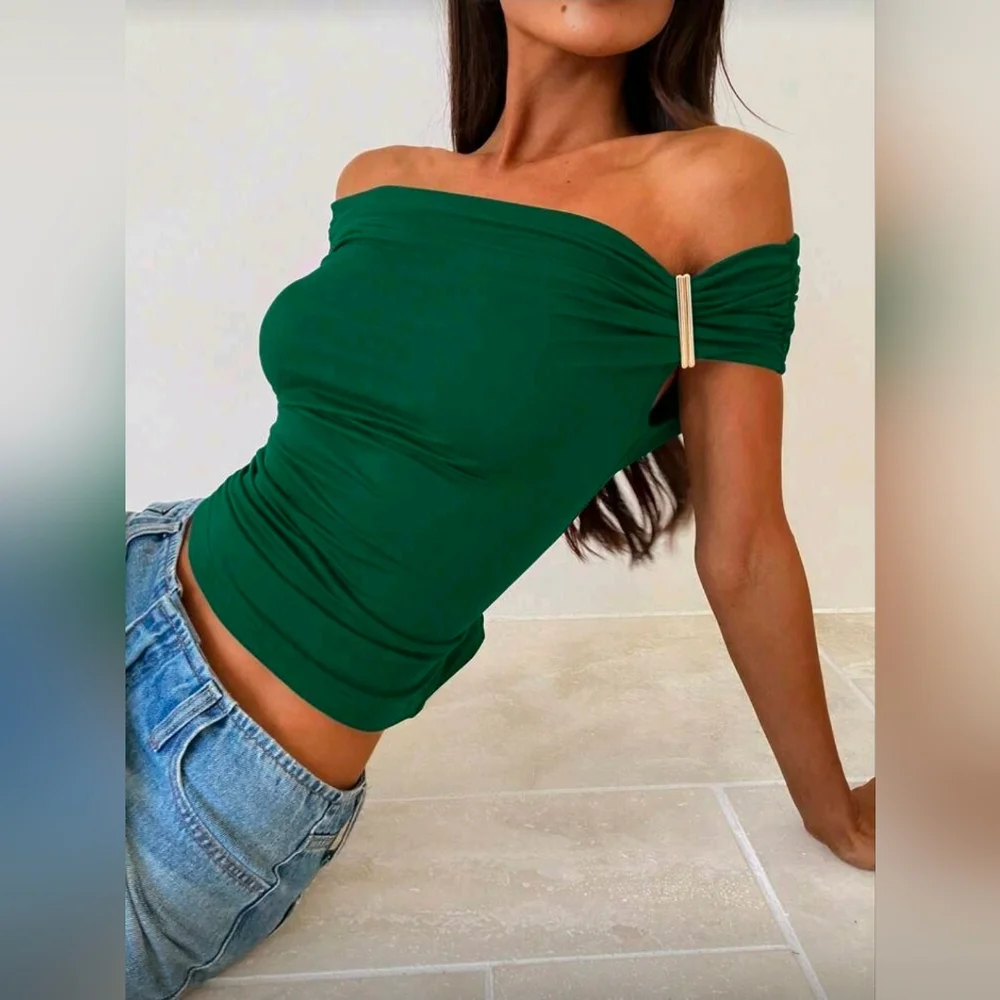 Aloruh Solid Color Pleated Fitted Off Shoulder Elegant Top - Picture 4 of 8